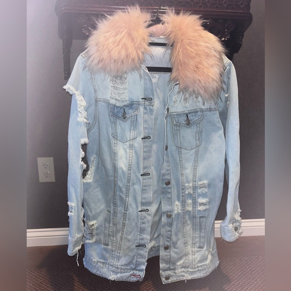 Distressed Denim Jacket w Faux Fur collar - Picture 8 of 16